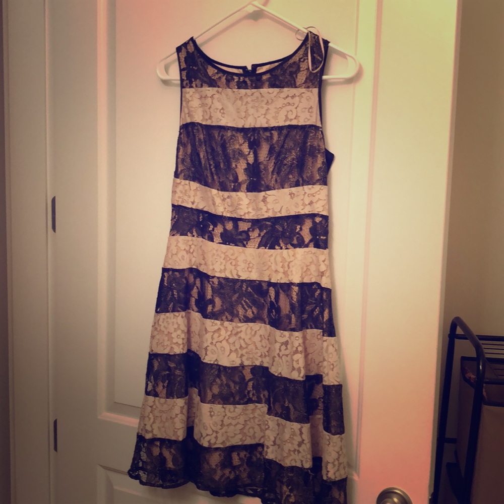 Jessica Simpson size 4 Black and Tan cocktail
